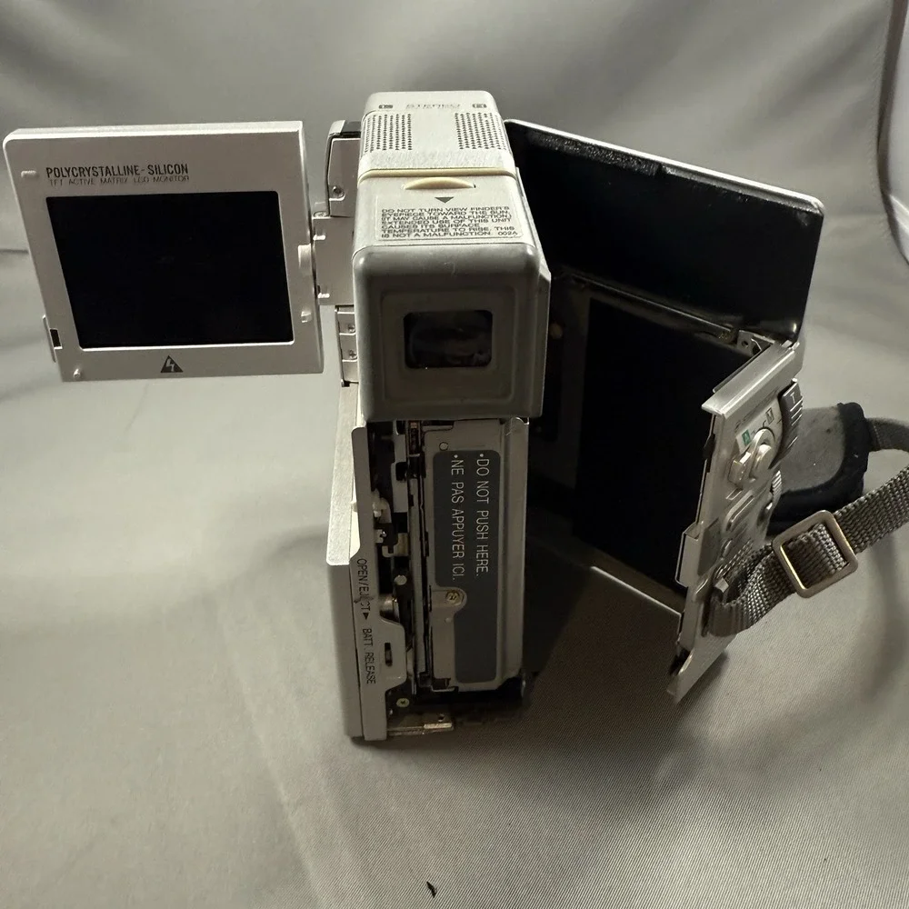 JVC GR-DVM50‎ MiniDV Digital Video Camera CyberCam VTG Camcorder Untested Parts